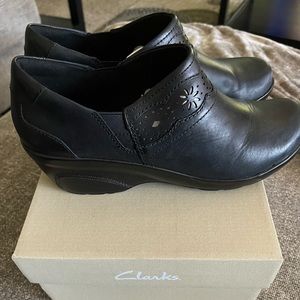 Clarks Women's Marion Helen Slip on clogs in black size 8 wide. New never worn